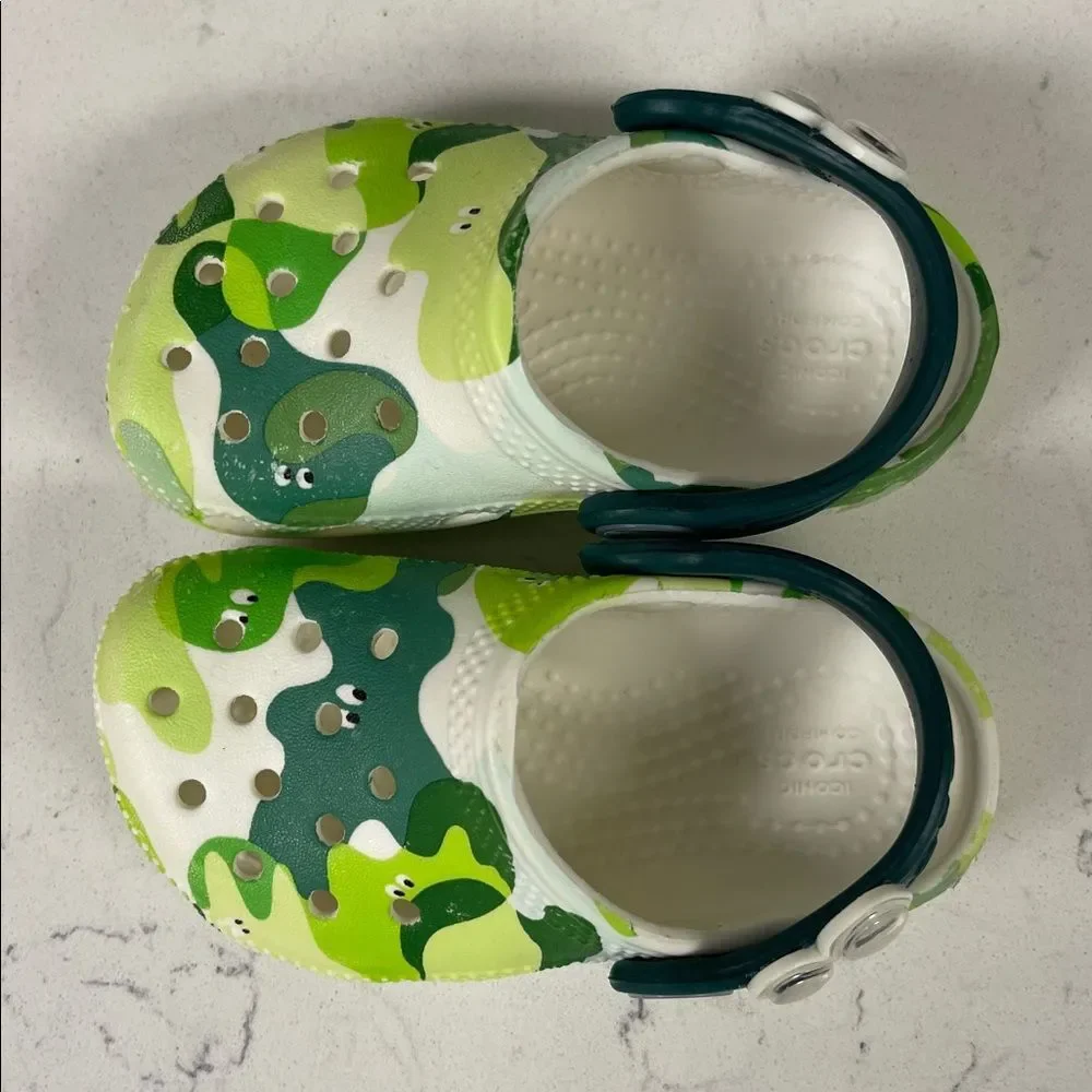KIDS' CROCS TODDLER CLASSIC GLOW SLIME MONSTER CLOG Size 5 C